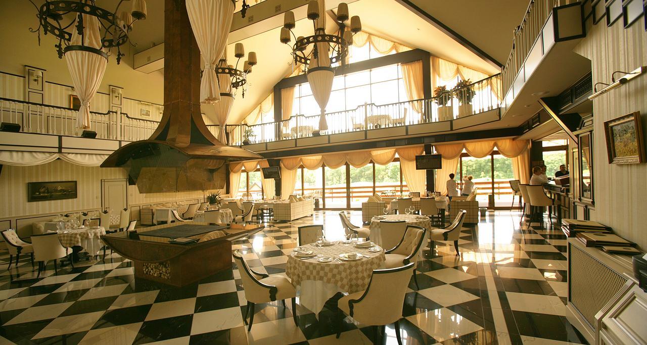 Superior Golf And Spa Resort Kharkiv Extérieur photo