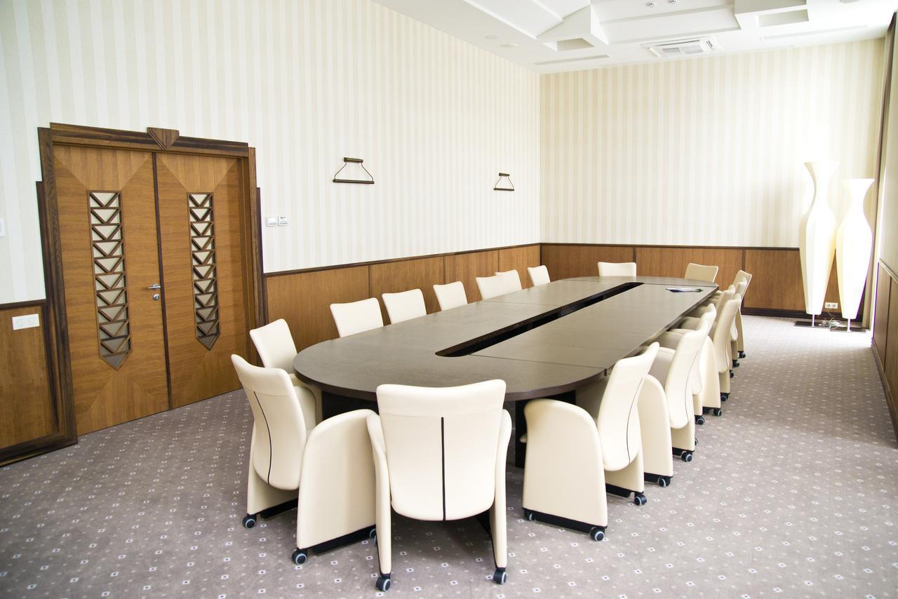 Superior Golf And Spa Resort Kharkiv Extérieur photo