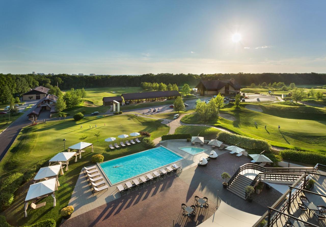Superior Golf And Spa Resort Kharkiv Extérieur photo