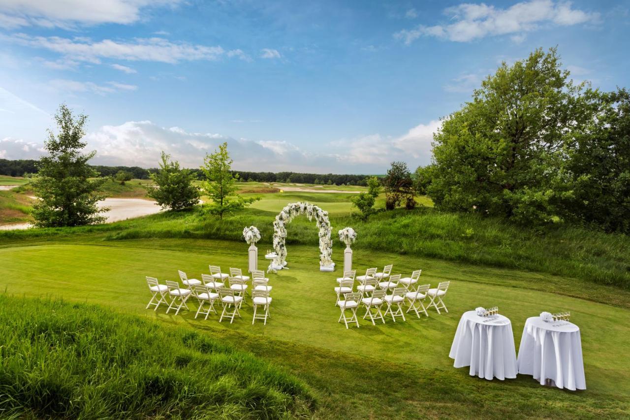 Superior Golf And Spa Resort Kharkiv Extérieur photo