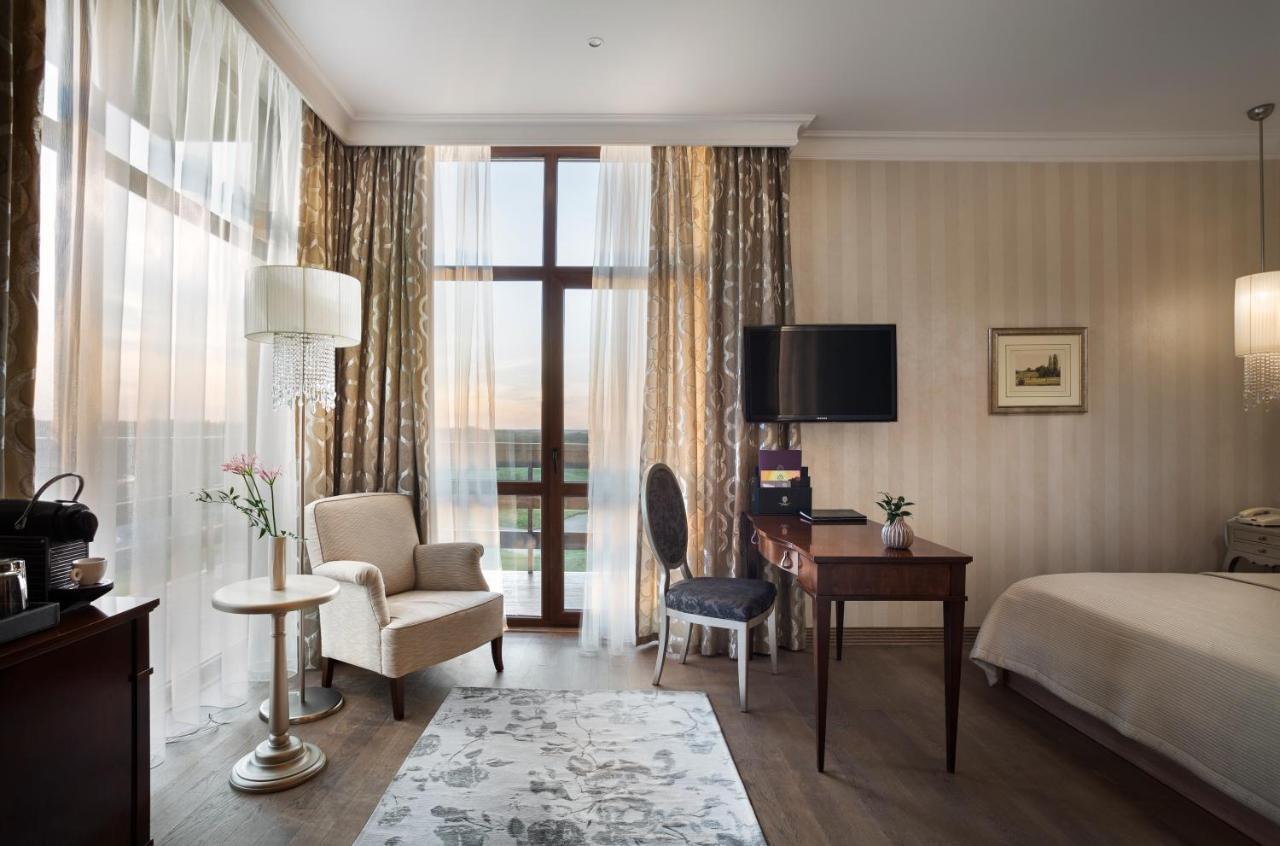 Superior Golf And Spa Resort Kharkiv Extérieur photo